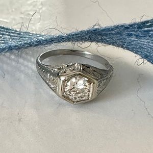 18K White Gold Diamond Ring